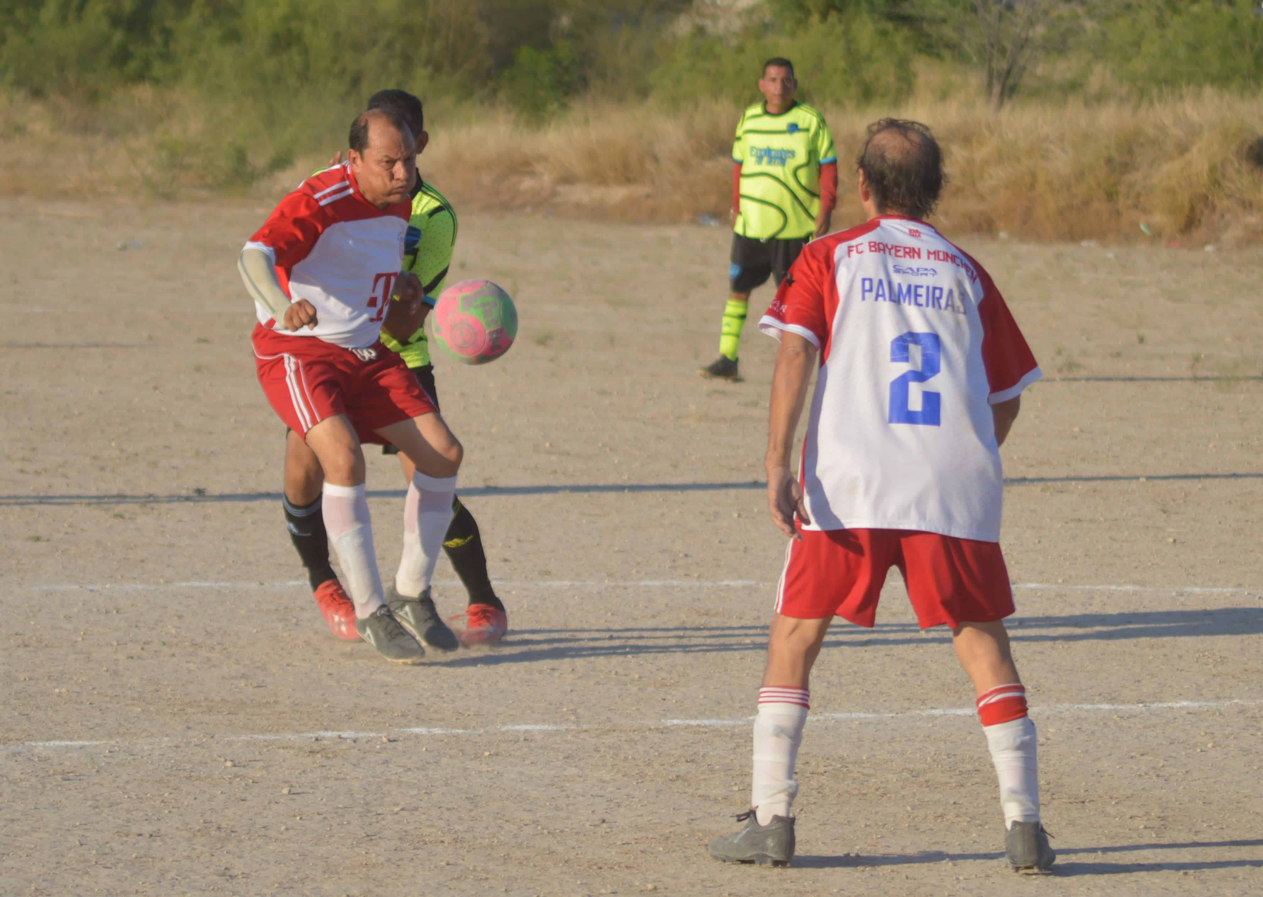 Real San Francisco goleó 7-3 a un débil Palmeiras.