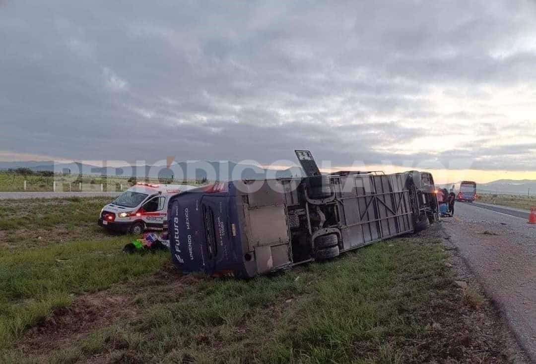 Vuelca autobús en Galeana Nuevo León