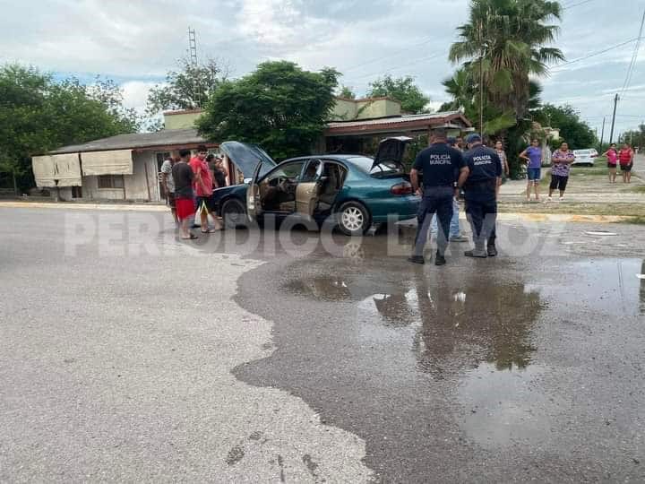 Arde vehículo en Barroterán