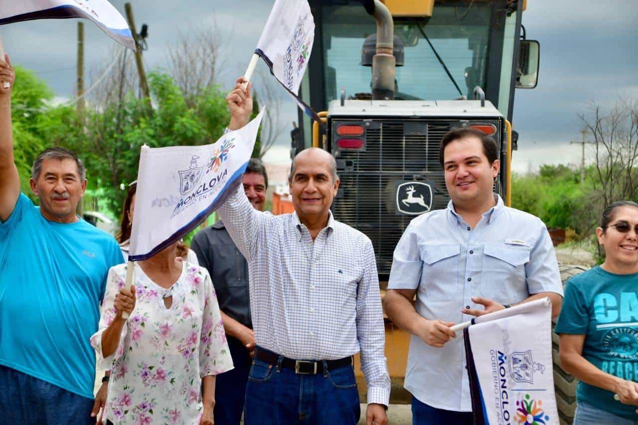 El Dr. Mario Dávila, entregará hoy una obra de pavimento hidráulico en la colonia Elsa Hernández, beneficiando a cientos de colonos.