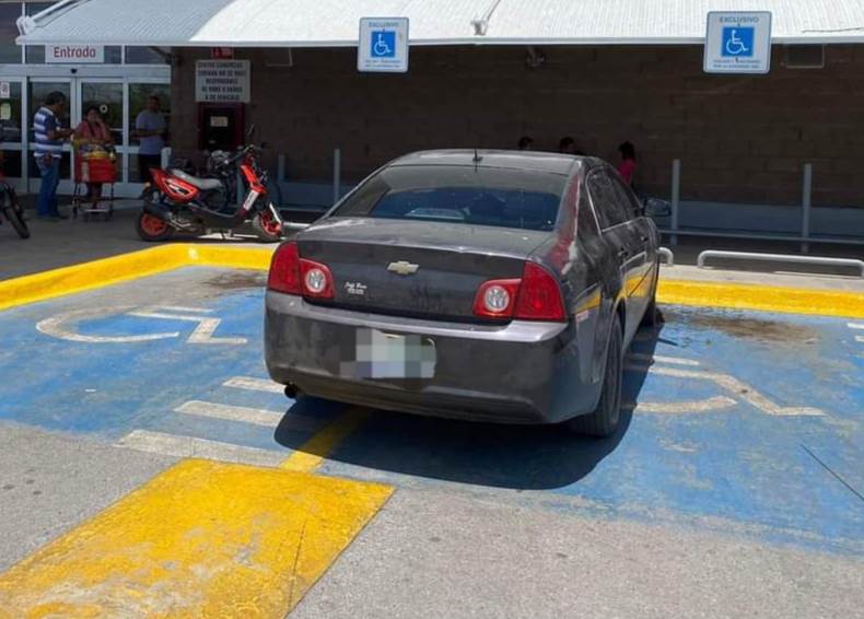 Importante Respetar los Espacios para Personas con Discapacidad