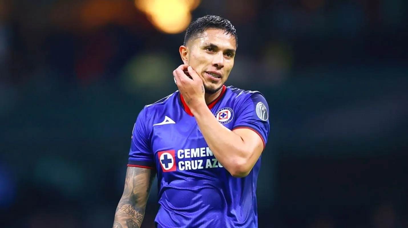 Carlos Salcedo se mostró agradecido con Cruz Azul.
