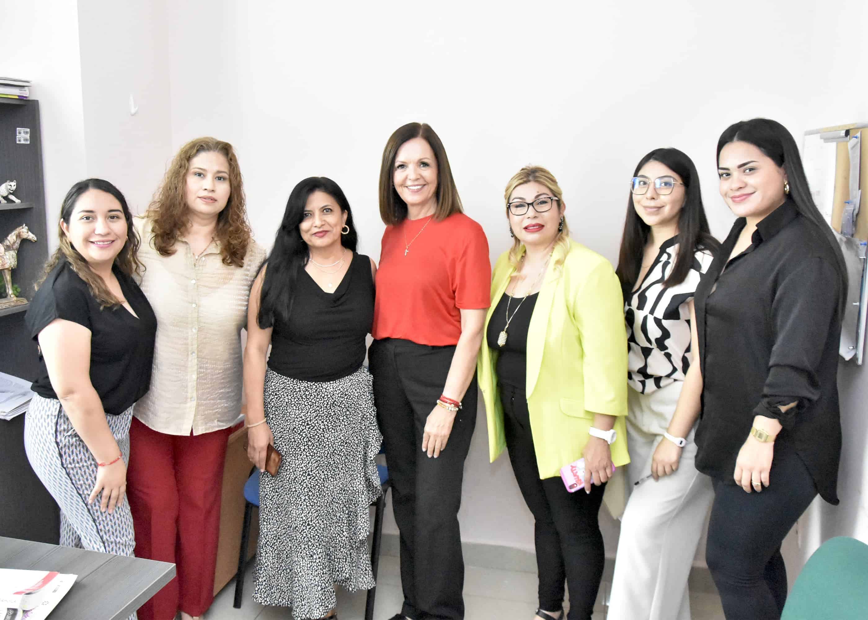 Se reúne Sari con Deyanira Nájera