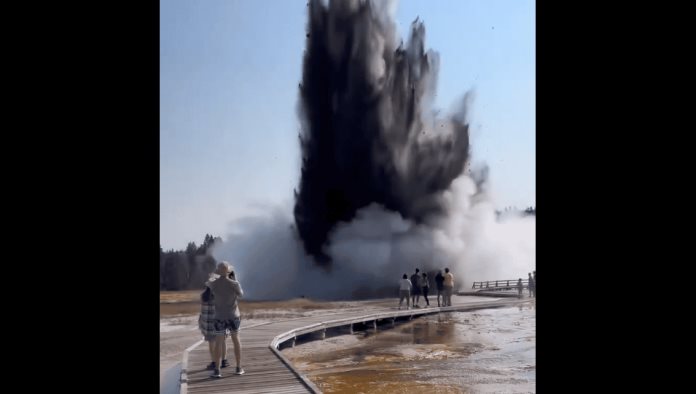 Captan potente explosión hidrotermal en Yellowstone