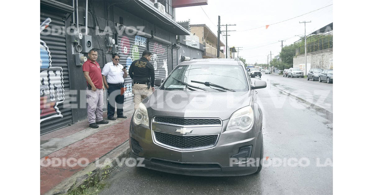 Hallan a mujer inconsciente en su camioneta