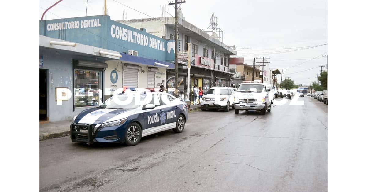 Hallan a mujer inconsciente en su camioneta