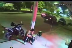 Motociclista salva a mujer de ser plagiada en Nuevo León