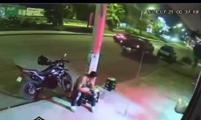 Motociclista salva a mujer de ser plagiada en Nuevo León