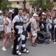 ¡Histórico!; Hombre carga la antorcha olímpica con exoesqueleto