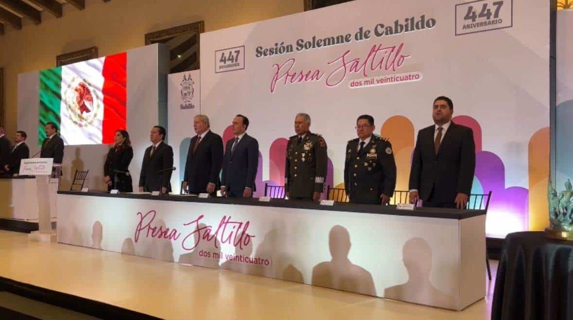 Ciudadanos y representantes de diversos sectores participaron en la celebración.