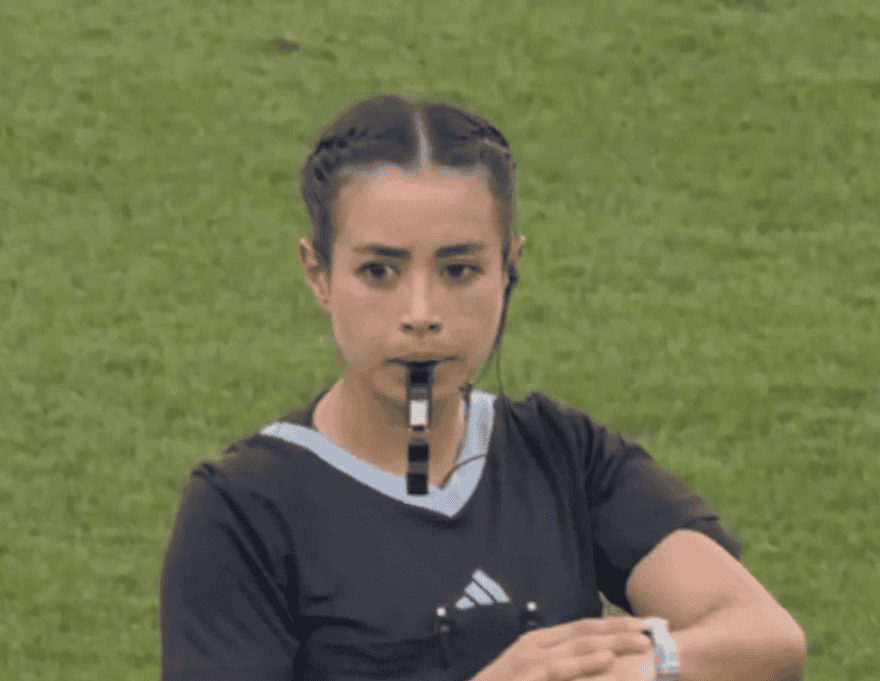 Katia Itzel; La primera árbitra en dirigir un partido en los Juegos Olímpicos