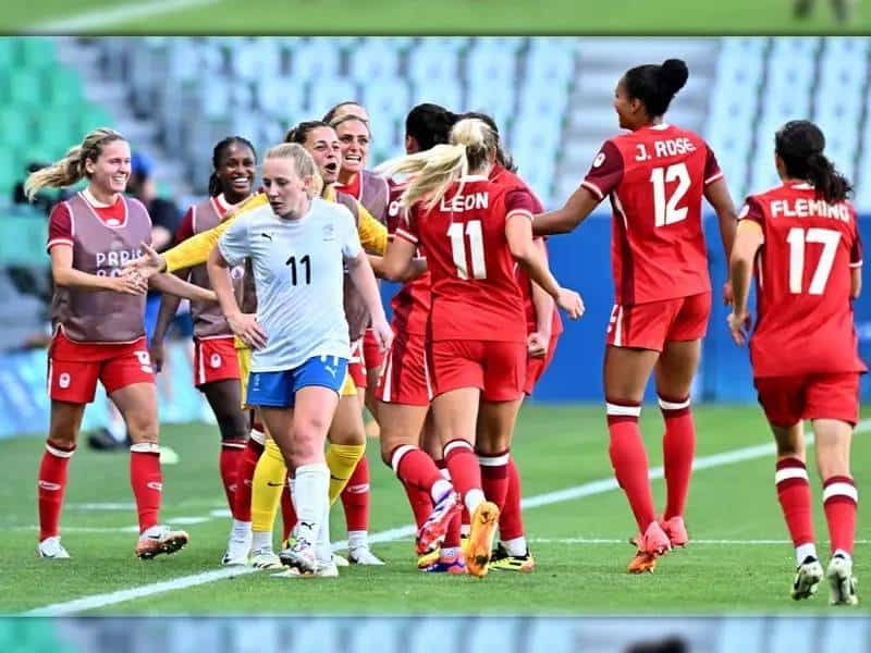 Canadá pide a la FIFA exonerar de sanciones a su equipo femenino por espionaje en París.