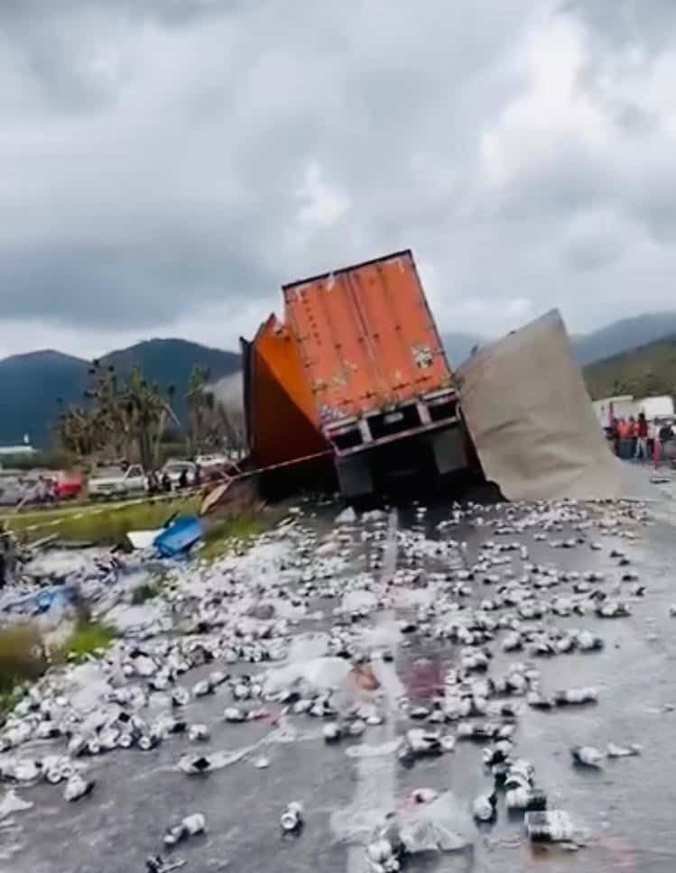 La muerte de los dos choferes y el menor fue de manera instantánea debido a la fuerte colisión.