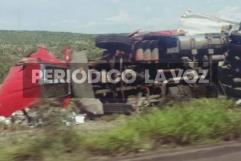 Vuelca trailero en la 57 en el tramo Nueva Rosita-Allende