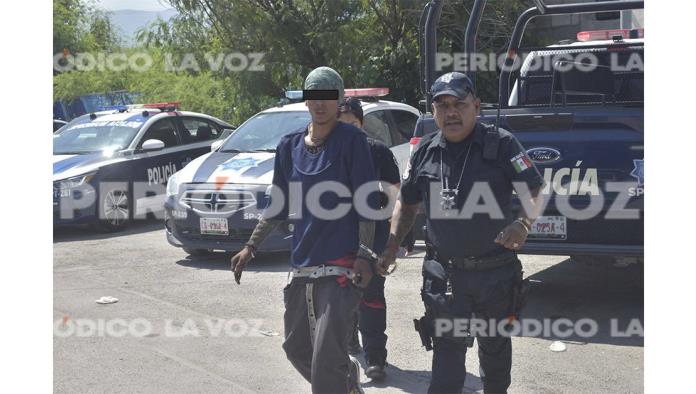 Escandalizaba adicto en tienda de conveniencia