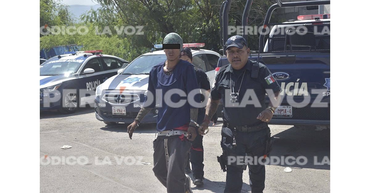 Escandalizaba adicto en tienda de conveniencia