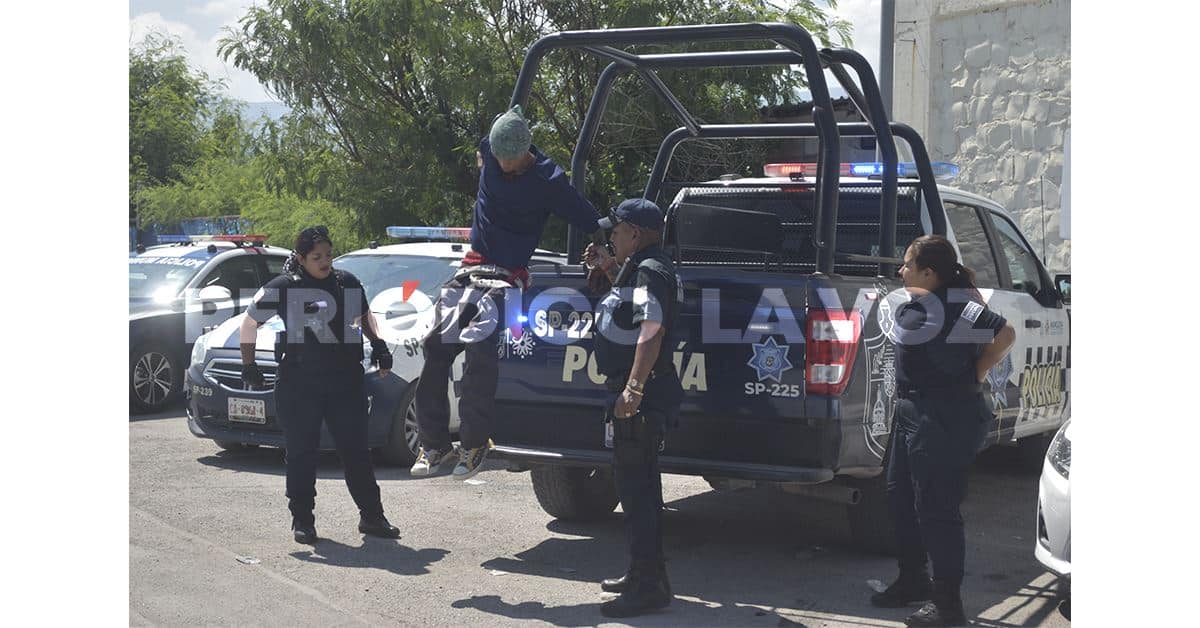 Escandalizaba adicto en tienda de conveniencia