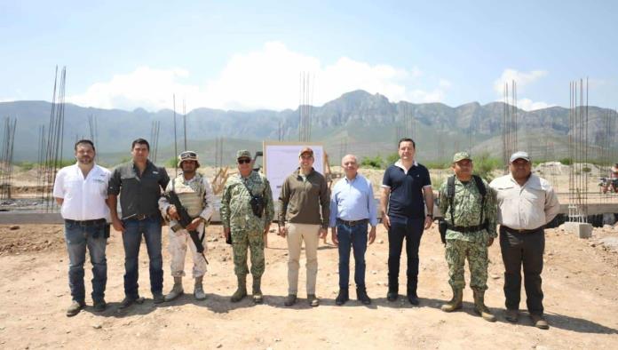 Supervisan Gobernador y General obras militares