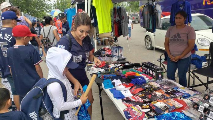 Comerciantes enriquecen experiencia de familias en torneo infantil