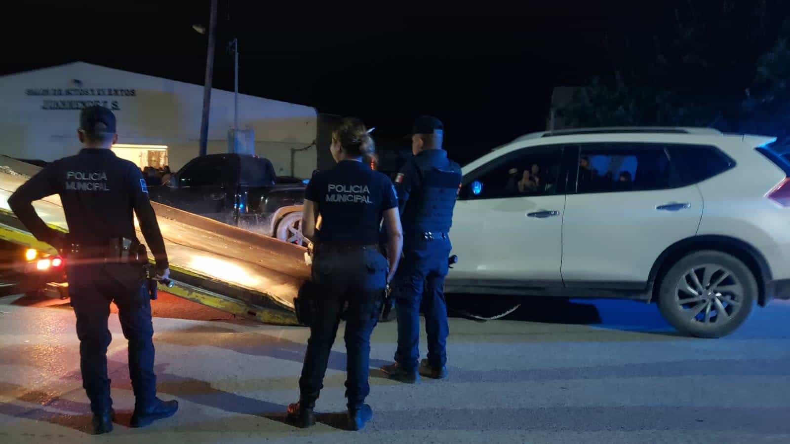 Joven choca contra casa y huye del lugar de los hechos