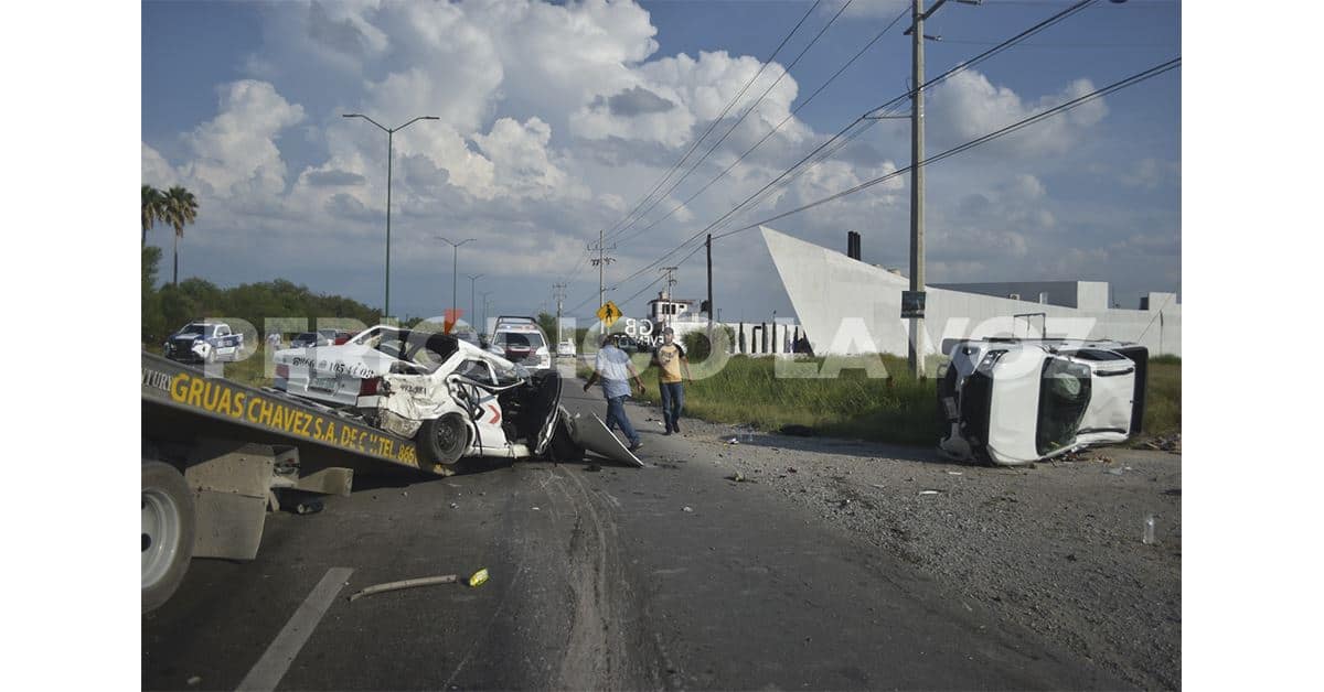 Despedaza taxi en encontronazo