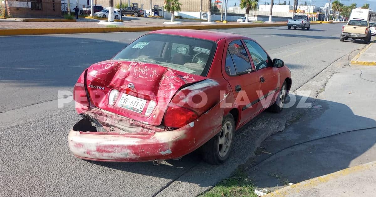 Vuelca en el Pape tras chocar auto de vigilante