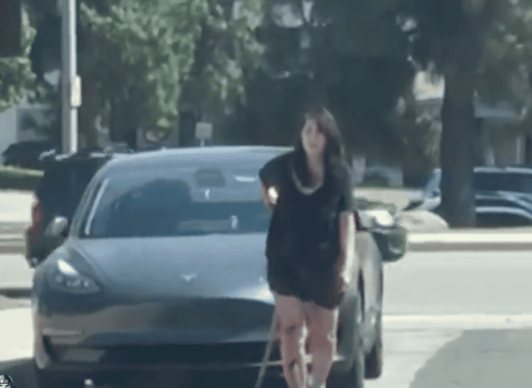 Arrestan a mujer que atacó a su esposa con una katana