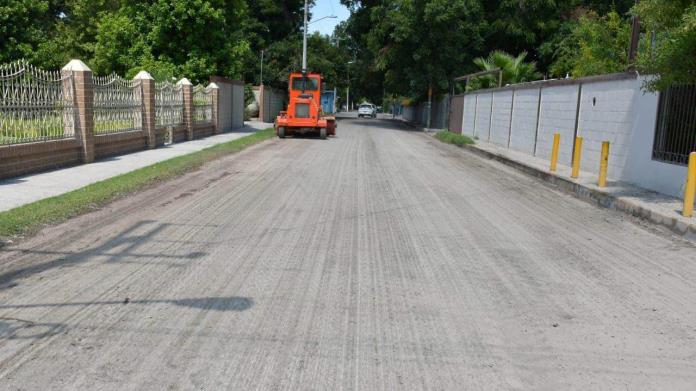 Recarpetean calle Aldama en Nava Recarpetean calle Aldama en Nava