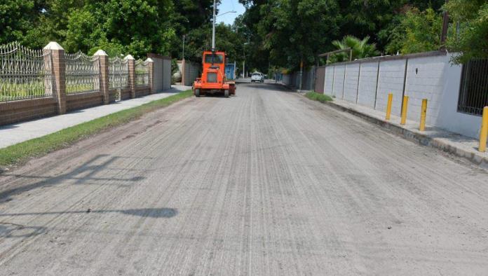 Recarpetean calle Aldama en Nava