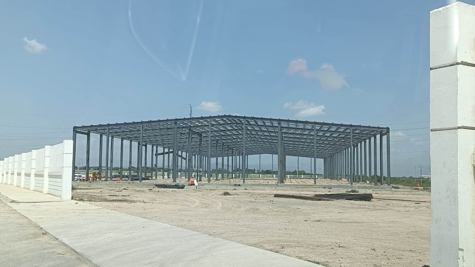 Ya se ve un avance en las estructuras de las naves y parques industriales.