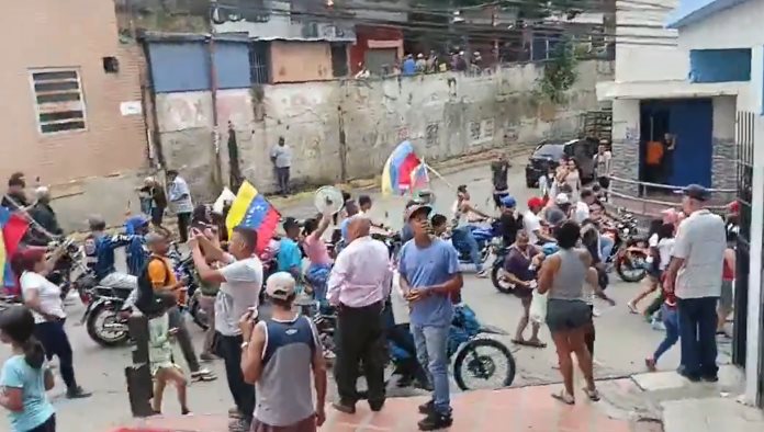 SRE felicita a Nicolas Maduro pese a las protestas