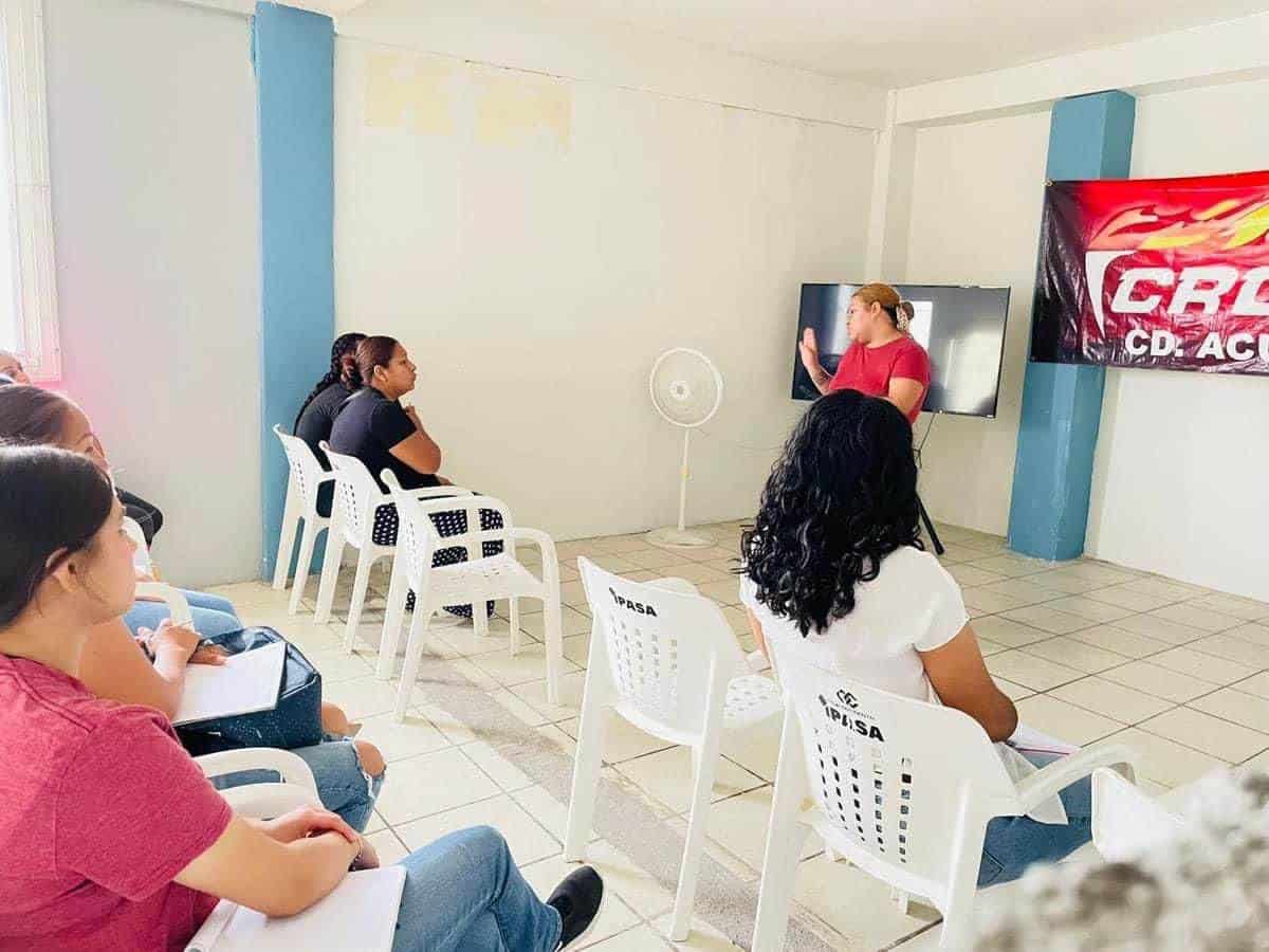 Cursos de Capacitación para Mujeres en la CROC