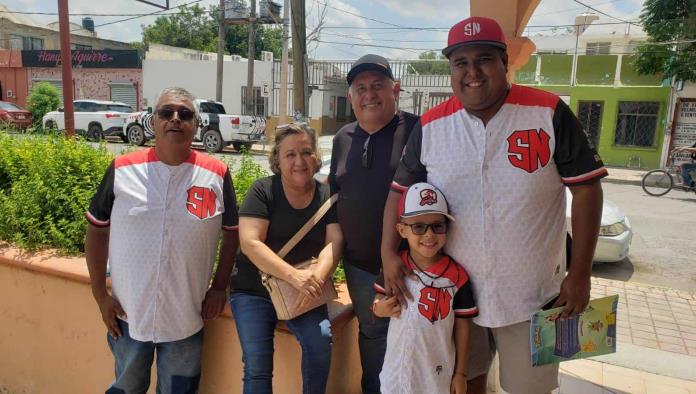 Orgullo en el Béisbol Infantil: Los Gallosde San Nicolas, NL