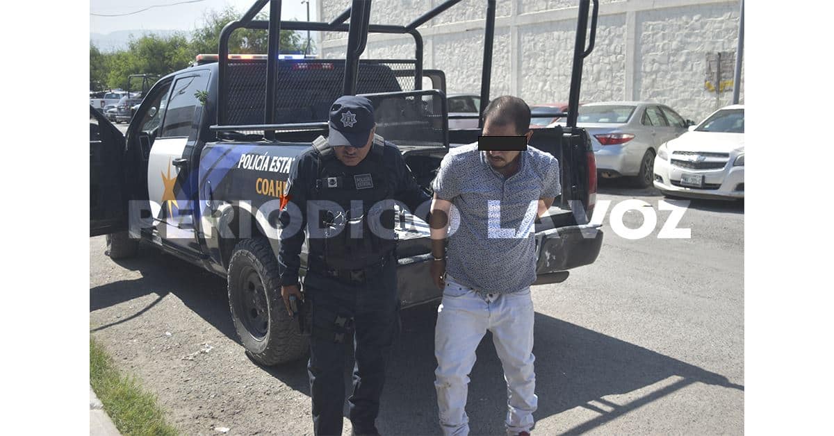 Arrestan a hombre por drogarse en la calle   