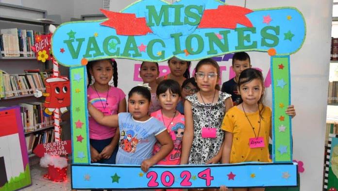 Disfrutan niños del curso Mis Vacaciones en la Biblioteca 2024 