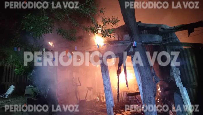 Arde bodega en la 10 de Mayo