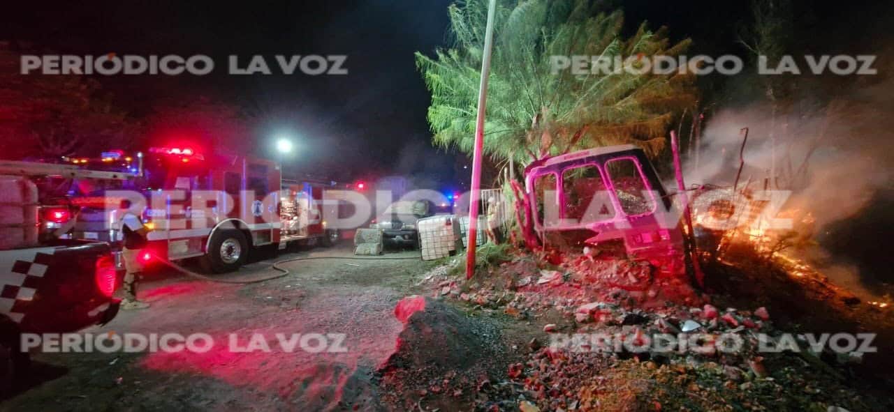 Fuego arrasa con vivienda