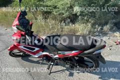 Manda a ´volar´ a mujer en moto