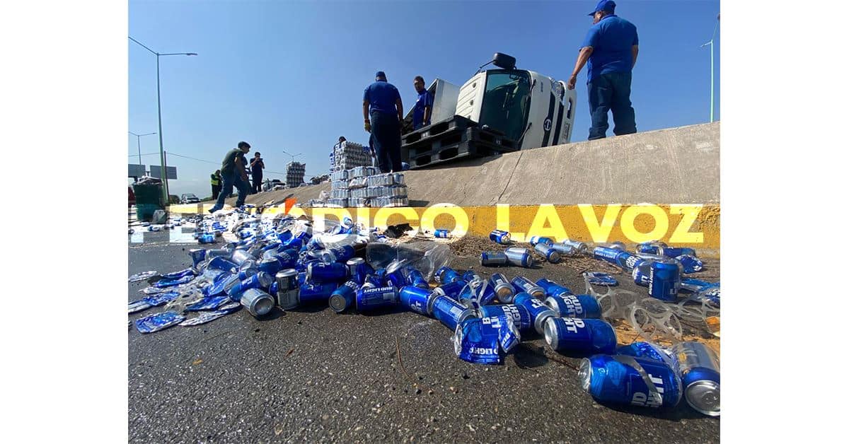 ´Riega´ cerveza en puente del Salinas