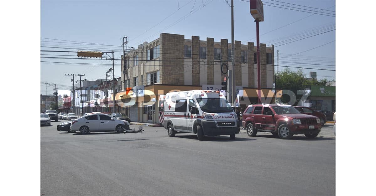 Resultan madre e hija lesionadas en choque