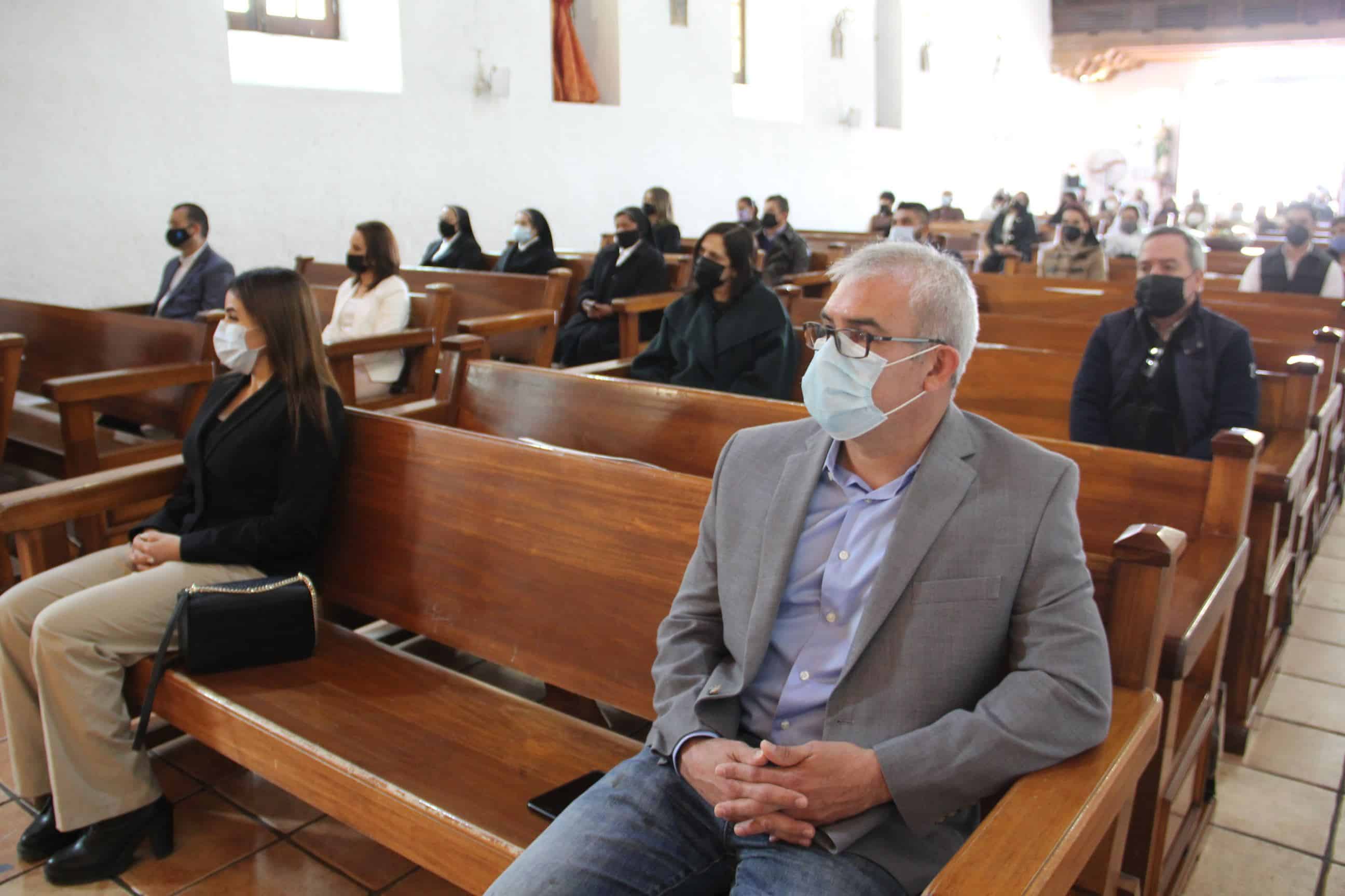 Los feligreses tendrán que volver al uso del cubre bocas en las parroquias para evitar contagios.