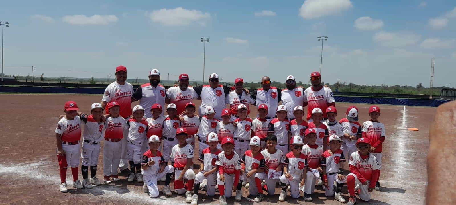 Ribereña y Liga San Nicolás se enfrentaron ayer en duelo de invictos; ambos equipos avanzaron a la semifinal de la Serie Nacional Williamsport 5-6 años.