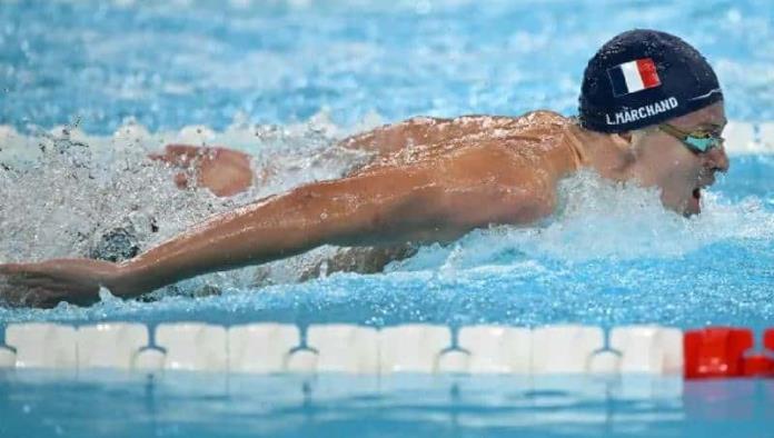 ¡Con récord incluido! Léon Marchand se lleva el oro en los 200 mariposa