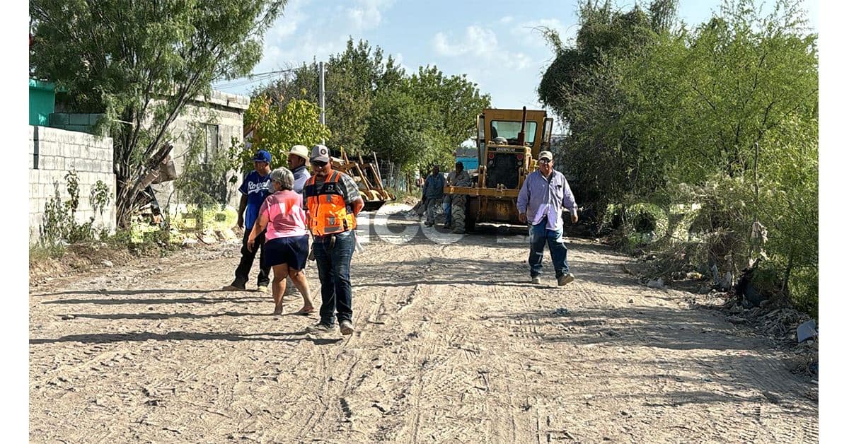 Derriba con retro barda de vivienda en la Del Río 