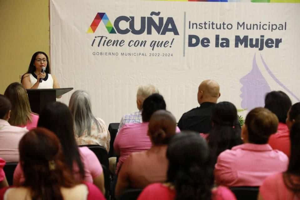 Entregan becas a 35 mujeres del programa "Avanza Mujer"