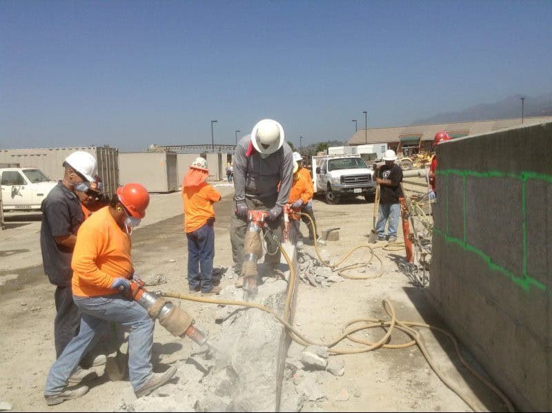 Hay algunos constructores que ya cerraron sus negocios ante la falta de recursos.