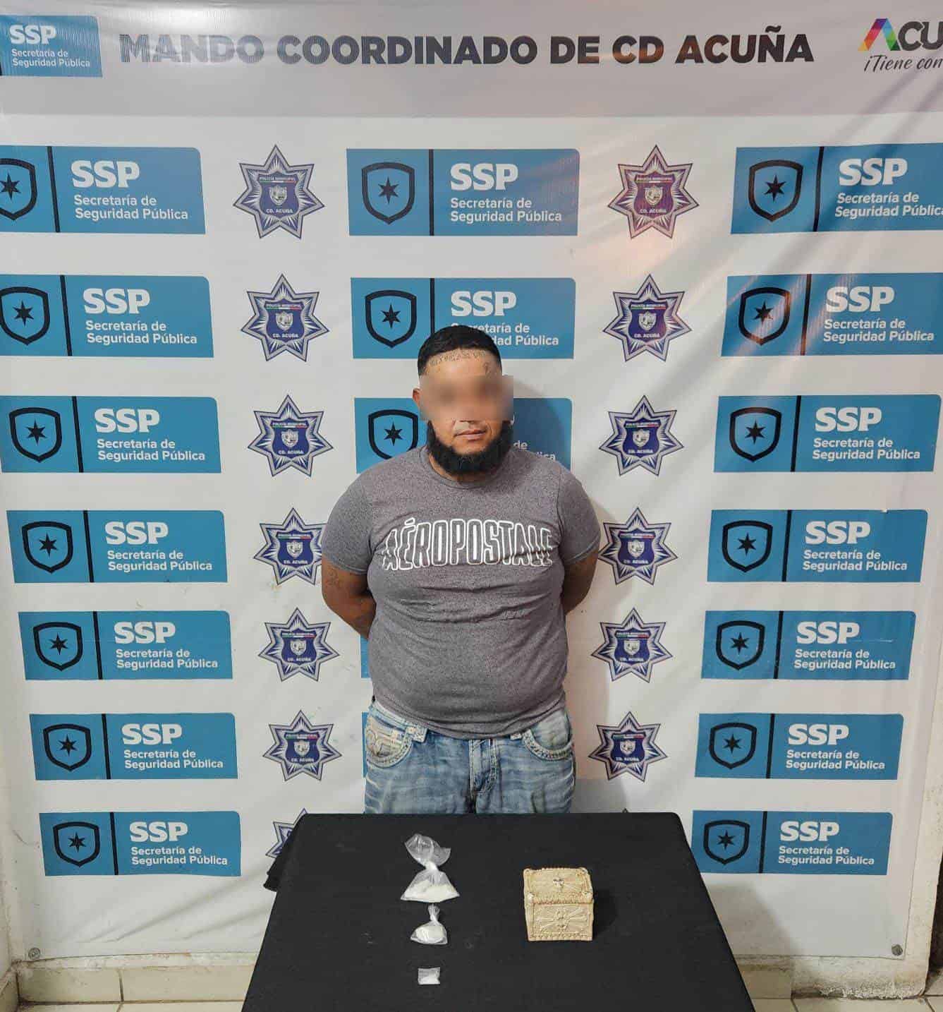 Hombre Arrestado por Posesión de Cristal