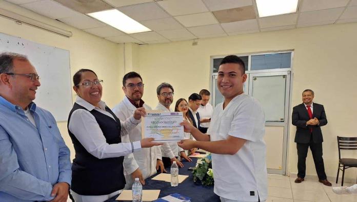 Hospital General de Allende Celebra Graduación de Nuevos Profesionales