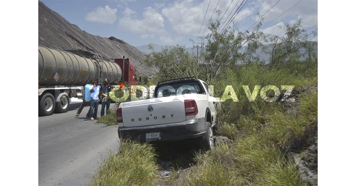 Se estampa con árbol por culpa de malestar