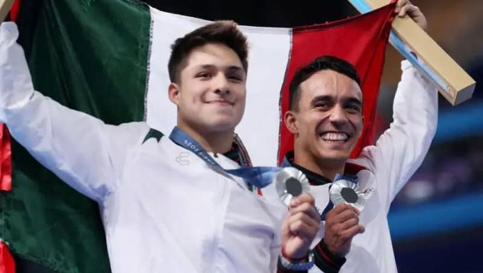 ¡Son de Plata en Clavados! Osmar Olvera y Juan Celaya